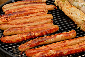 Thüringer Bratwurst auf dem Holzkohlegrill