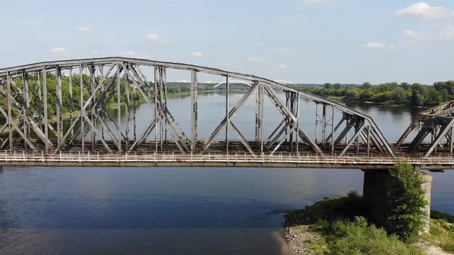 Most kolejowy w Toruniu.