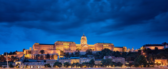 Naklejka premium Royal Castle in Budapest at night
