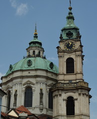 Fototapeta na wymiar Türme der St.Nikolaus-Kirche in Prag