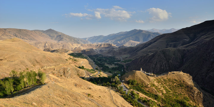 Armenia, Discover Vorotnavank monastery