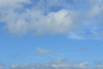 Obraz premium Medium blue sky 1