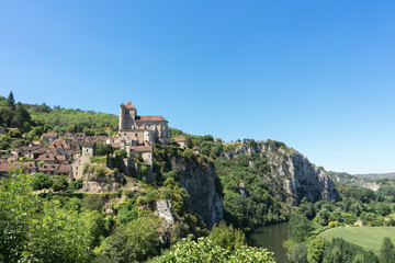 Fototapeta na wymiar View of the medieval village of Saint Cirq Lapopie