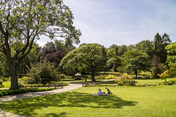 Large English style park with well kept green lawn suitable for picnics.