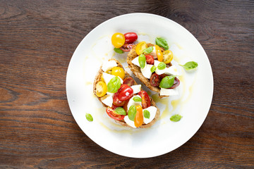 plate lunch tomato cheese mozzarella basil vegetarian italy heirloom cloth