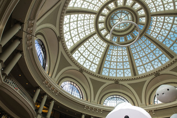 Obraz premium Historic steel and glass arched dome and skylight in a San Francisco shopping mall