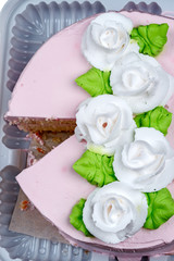 Cake with white roses