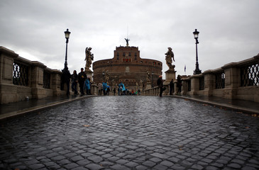 château saint angelo sous la pluie