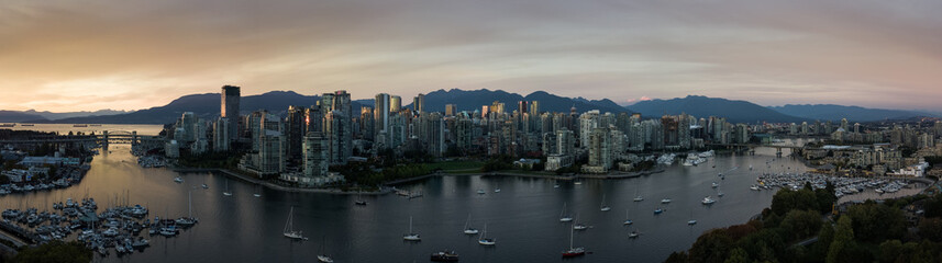 Obraz premium Vancouver Panorama at Sunset -2 
