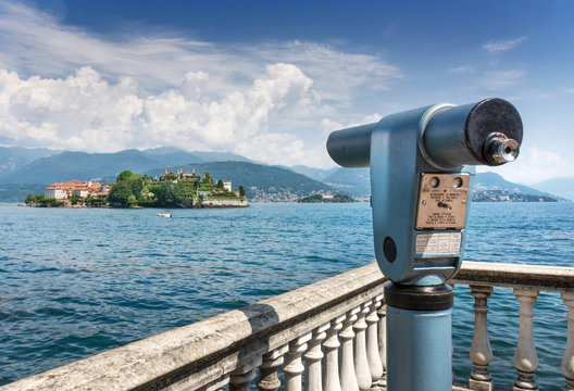 Lago Maggiore, Italien, Blick auf Borrom&auml;ische Insel Isola Bella &ndash; Telescope view on Isola Bella