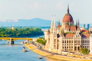 Gordijnen Colorful view of Parliament and Chain Bridge in Budapest city, Splendid spring cityscape of Budapest, Hungary in Europe © pszabo