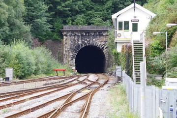 トンネルと線路