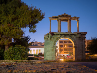 Fototapeta na wymiar Hadrian's gate at night in Athens