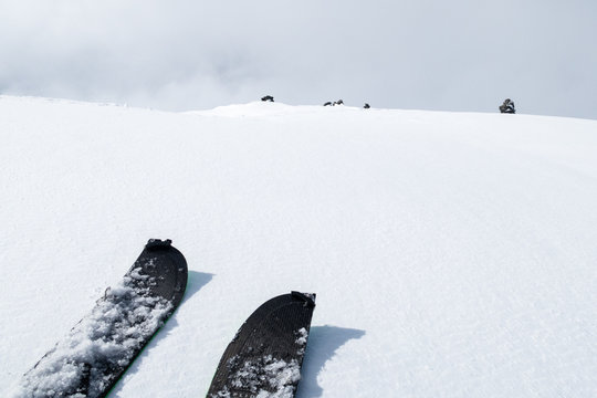winter in the mountains - splitboarding in norway