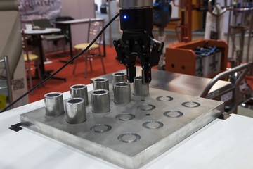 Robotic arm clamp sample and transfer in metal plate