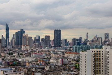 Fototapeta na wymiar bangkok by day with clouds