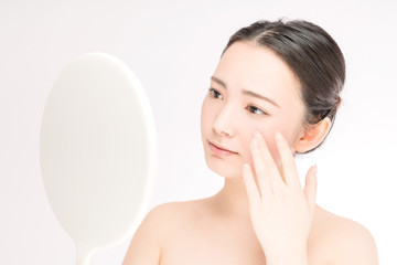 肌を気にする女性