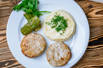 Chicken cutlets with mashed potatoes