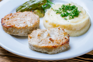 Chicken cutlets with mashed potatoes