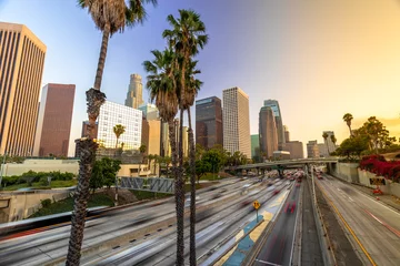 Kissenbezug Abend mit Gebäuden in der Innenstadt von Los Angeles © blvdone
