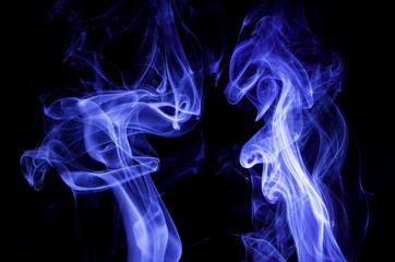 Obraz premium Blue smoke on black background