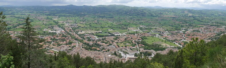 Fototapeta na wymiar Gubbio - panorama dalla funivia per la basilica di Sant'Ubaldo