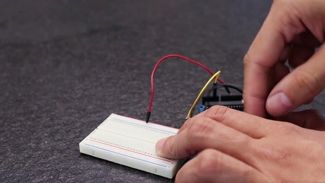construction of an interactive circuit with an open source microcontroller, a proximity sensor and a prototyping base with cables. Preparation of a prototype interaction design before programming