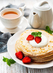Delicious pancakes with strawberry