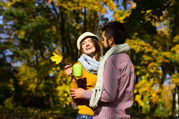 Naklejka premium Romance and fall mood concept. Couple in love with scarves