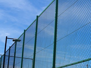 テニスコ-トのフェンス