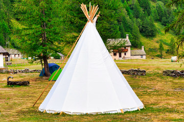 La tenda indiana nel campeggio © nicolagiordano