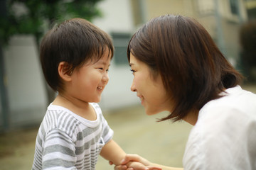 笑顔の親子