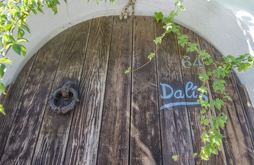 wood door stromboli dali