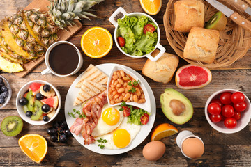 Fototapeta na wymiar healthy breakfast on table
