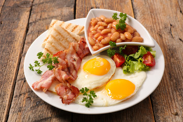 english breakfast on wood