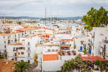 Fototapeta premium IBIZA, SPAIN - OCTOBER 10, 2014: Rooftop view on harbor from Catedral de Santa Maria