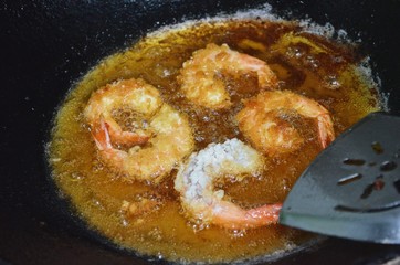  Fried shrimp in a pan