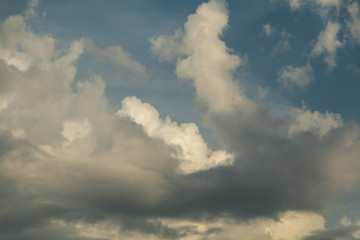 Fototapeta na wymiar ciel nuageux 