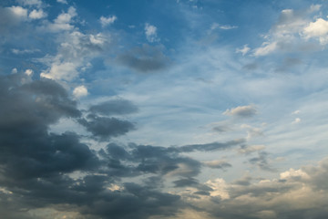 Obraz premium coucher de soleil dans les nuages 