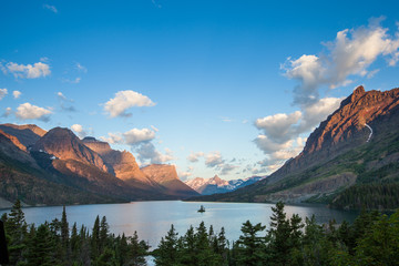 St. Mary Lake and wild goose island in Glacier national park in the morning