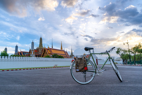 Retro bicycle background with wat phakeaw, landmark of bangkok