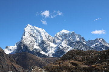 Amazing Shot of Mount Everest peaks covered with white snow attract many climbers and mountaineers