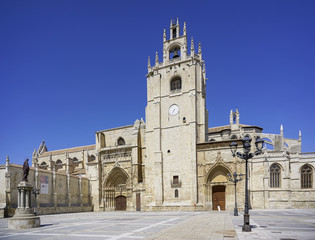 Fototapeta na wymiar Cathedral of the city of Palencia in Spain