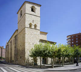 Fototapeta na wymiar facade of the Cathedral of San Antolin de Palencia