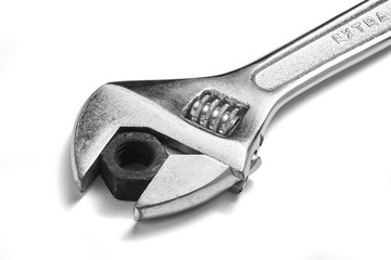 chiave inglese con dado in fondo bianco