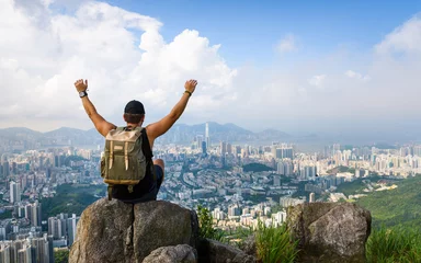 Foto op Plexiglas Man enjoying Hong Kong view from the Lion rock © creativefamily