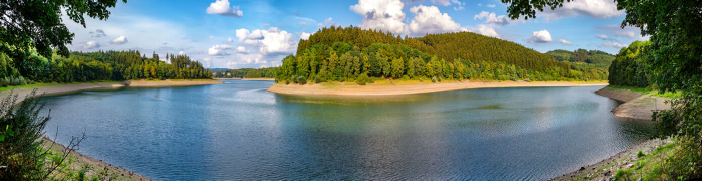 Panorama von der Hennetalsperre bei Meschede