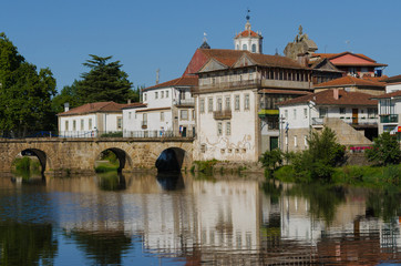 Fototapeta na wymiar Ribera del rio Tamega, Chaves. Tras-os-Montes. Portugal.