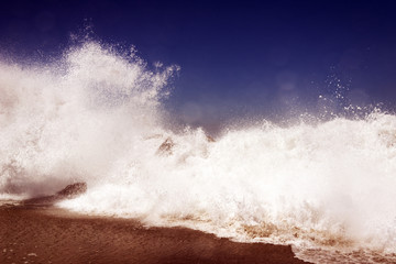 Huge waves breaking at Venice beach, California in summer time 