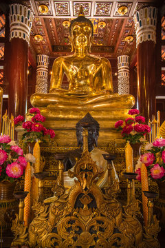 buddha temple gold statue thailand chiang mai